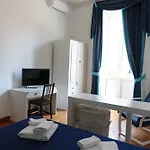 Residenza Romana לינה וארוחת בוקר 4*