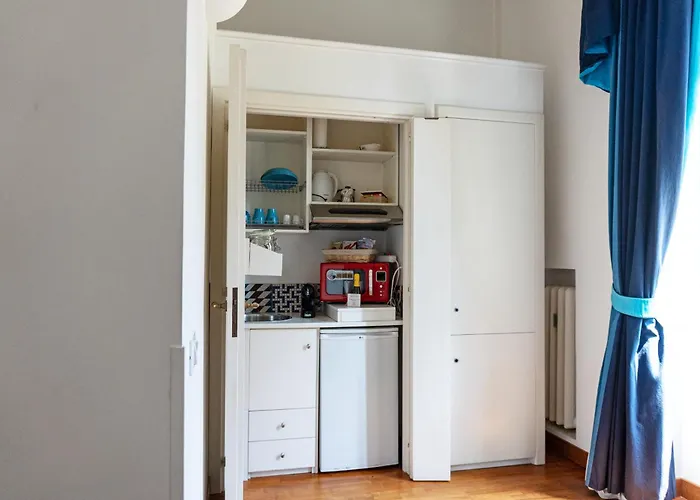 Alojamento de Acomodação e Pequeno-almoço Residenza Romana 4*
