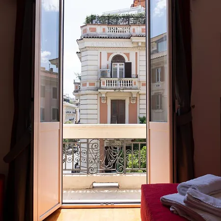 Residenza Romana Couette-café 4*
